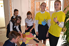 Ученики Солигорской гимназии №3 голосуют за жизнь